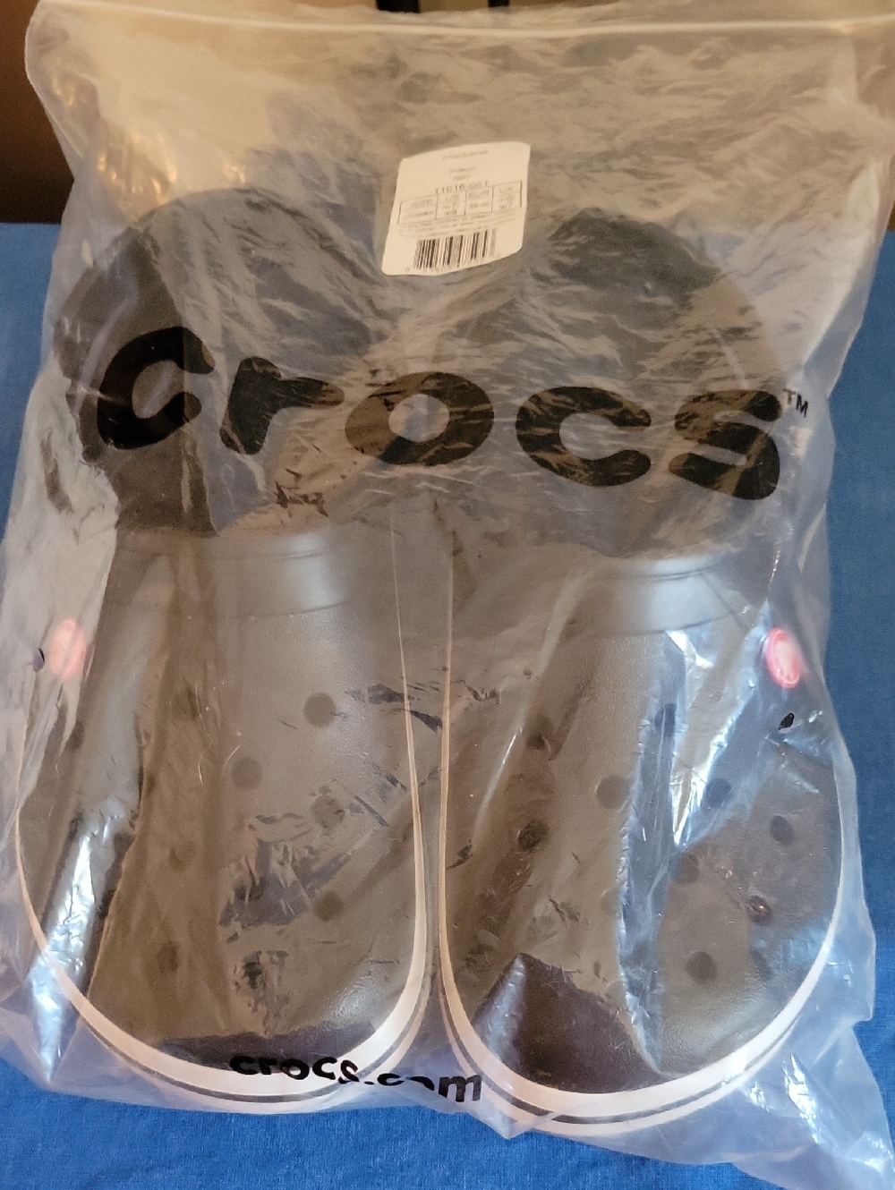 CROCS  Black Clog with White Trim Size 9 Womans Size 7 Mens - Picture 8 of 9
